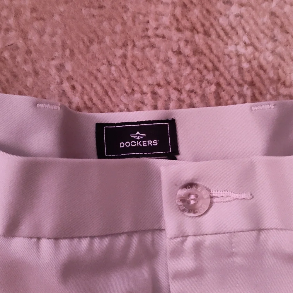 Dockers - Picture 2 of 4
